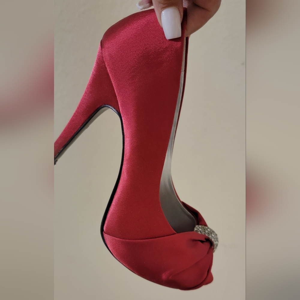 Red heels - Picture 2 of 5